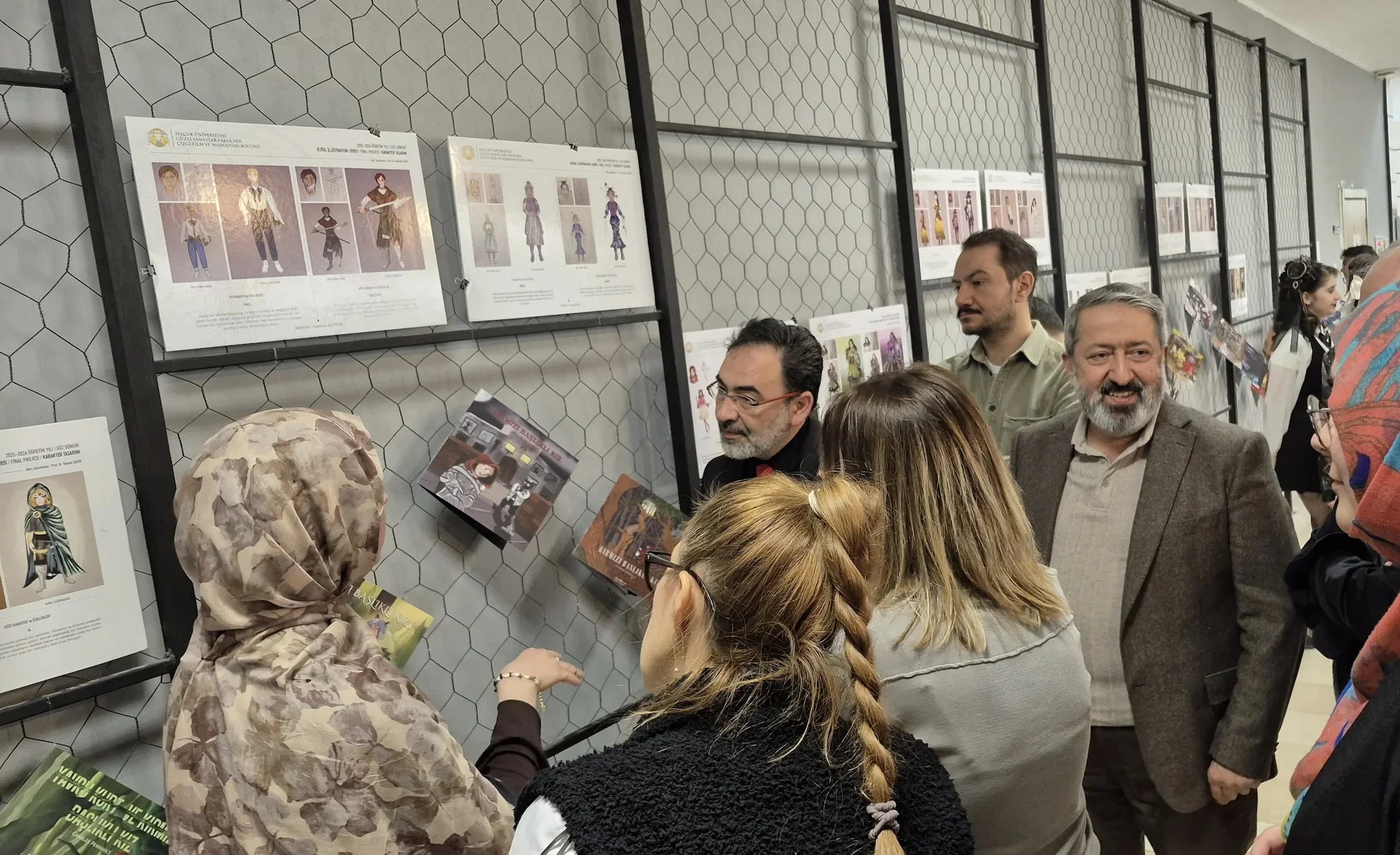 İyi - Kötü: Kırmızı Başlıklı Kız Karakter Tasarımı Öğrenci Sergisi gerçekleştirildi